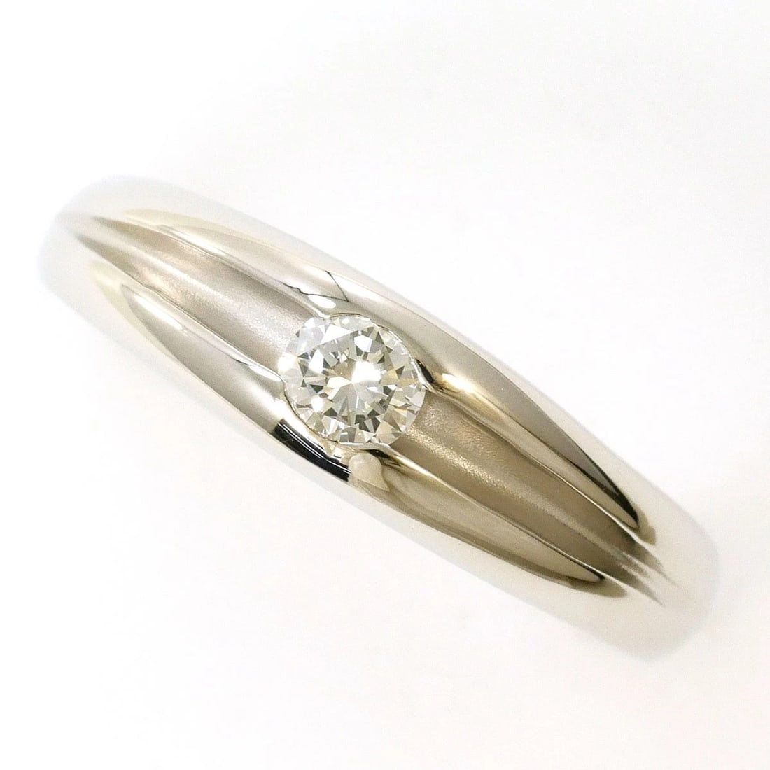PT900 PLATINUM RING DIAMOND: PT900 Platinum Ring Diamond Brand: No Brand Type/Style: Ring Material: PT900 Platinum, Main Stone/Creation Diamond Color: Silver Size: US 5 1/8 Accessories: None Accessories Notice: When purchasing