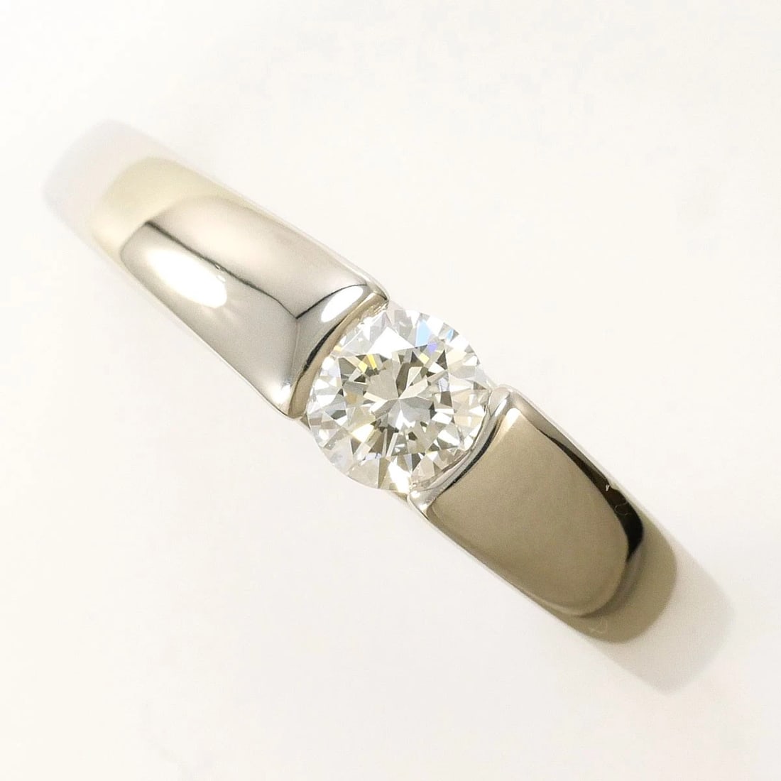 PT900 PLATINUM RING DIAMOND (1 of 4)