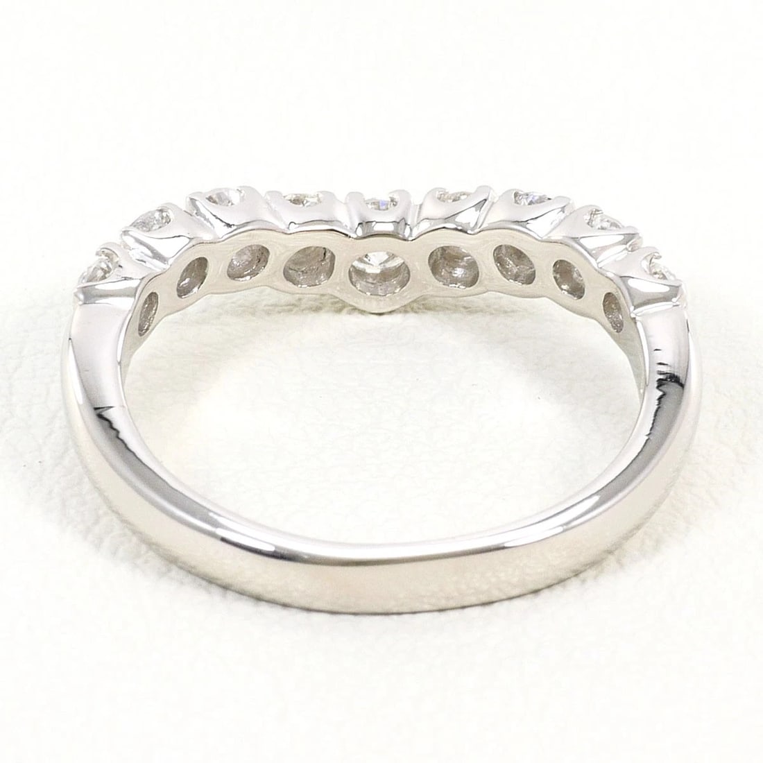 PT900 PLATINUM RINGDIAMOND: PT900 Platinum RingDiamond Brand: No Brand Type/Style: Ring Material: PT900 Platinum, Main Stone/Creation Diamond Color: Silver Size: US 5 1/8 Accessories: None Accessories Notice: When purchasing