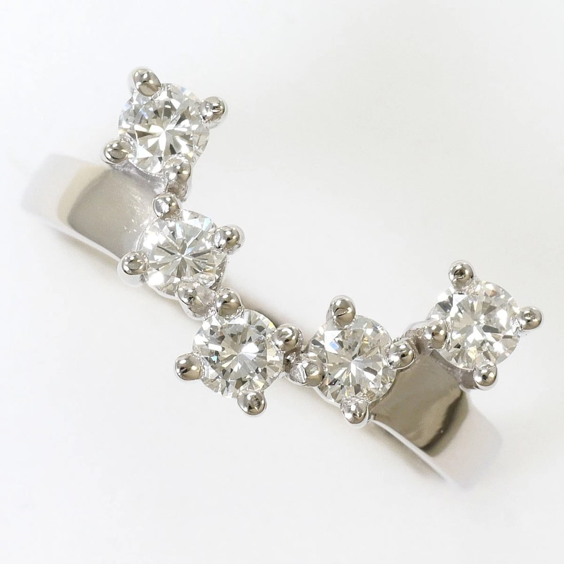 PT850 PLATINUM RING DIAMOND: PT850 Platinum Ring Diamond Brand: No Brand Type/Style: Ring Material: PT850 Platinum, Main Stone/Creation Diamond Color: Silver Size: US 7 1/4 Accessories: None Accessories Notice: When purchasing