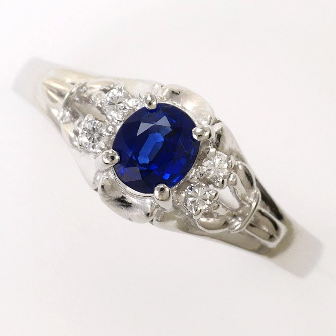 PT900 PLATINUM RING SAPPHIRE: PT900 Platinum Ring sapphire Brand: No Brand Type/Style: Ring Material: PT900 Platinum, Main Stone/Creation SAPPHIRE Color: Silver Size: US7 Accessories: None Accessories Notice: When purchasing