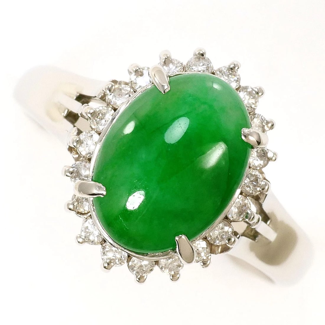 PT900 PLATINUM RING NATURAL JADE: PT900 Platinum Ring Natural Jade Brand: No Brand Type/Style: Ring Material: PT900 Platinum, Main Stone/Creation JADE Color: Silver Size: US 7 7/8 Accessories: None Accessories Notice: When purchasing