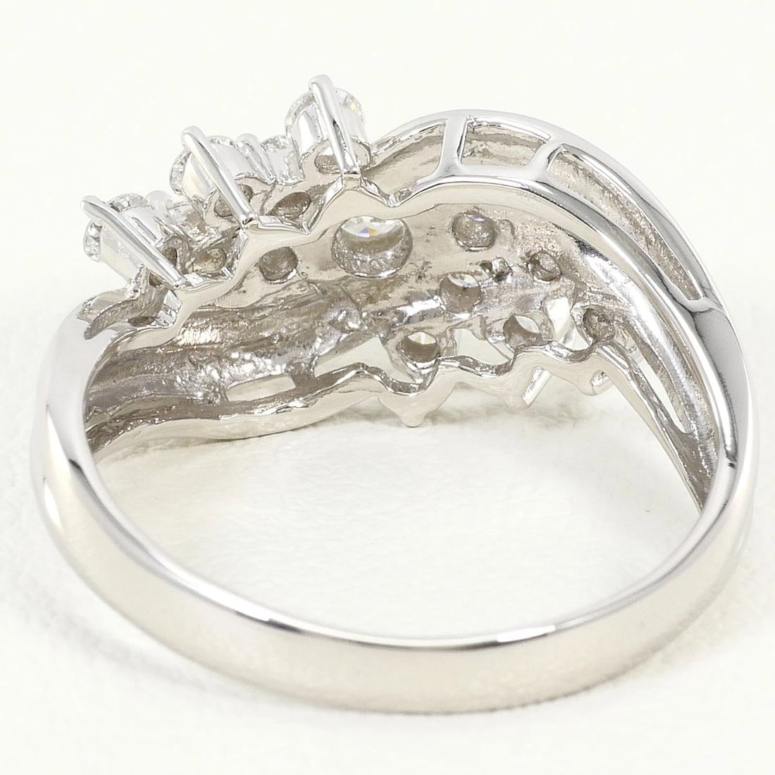 PT900 PLATINUM RING DIAMOND - 4