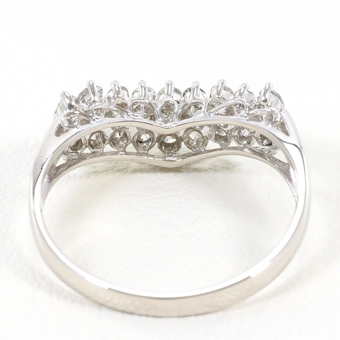 PT900 PLATINUM RING DIAMOND: PT900 Platinum Ring Diamond Brand: No Brand Type/Style: Ring Material: PT900 Platinum, Main Stone/Creation Diamond Color: Silver Size: US 7 1/4 Accessories: None Accessories Notice: When purchasing