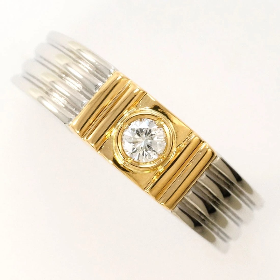 PT900 PLATINUM K18 RING DIAMOND: PT900 Platinum K18 Ring Diamond Brand: No Brand Type/Style: Ring Material: PT900 Platinum K18, Main Stone/Creation Diamond Color: Silver Size: US 6 3/4 Accessories: None Accessories Notice: When