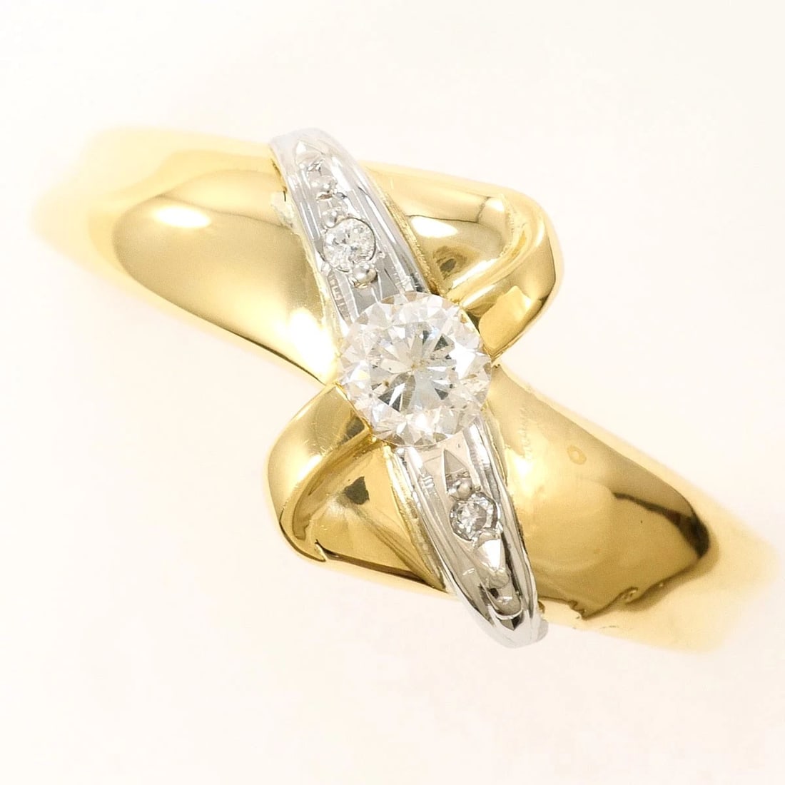 PT900 PLATINUM K18 RING DIAMOND: PT900 Platinum K18 Ring Diamond Brand: No Brand Type/Style: Ring Material: PT900 Platinum K18, Main Stone/Creation Diamond Color: Silver Size: US 6 1/4 Accessories: None Accessories Notice: When