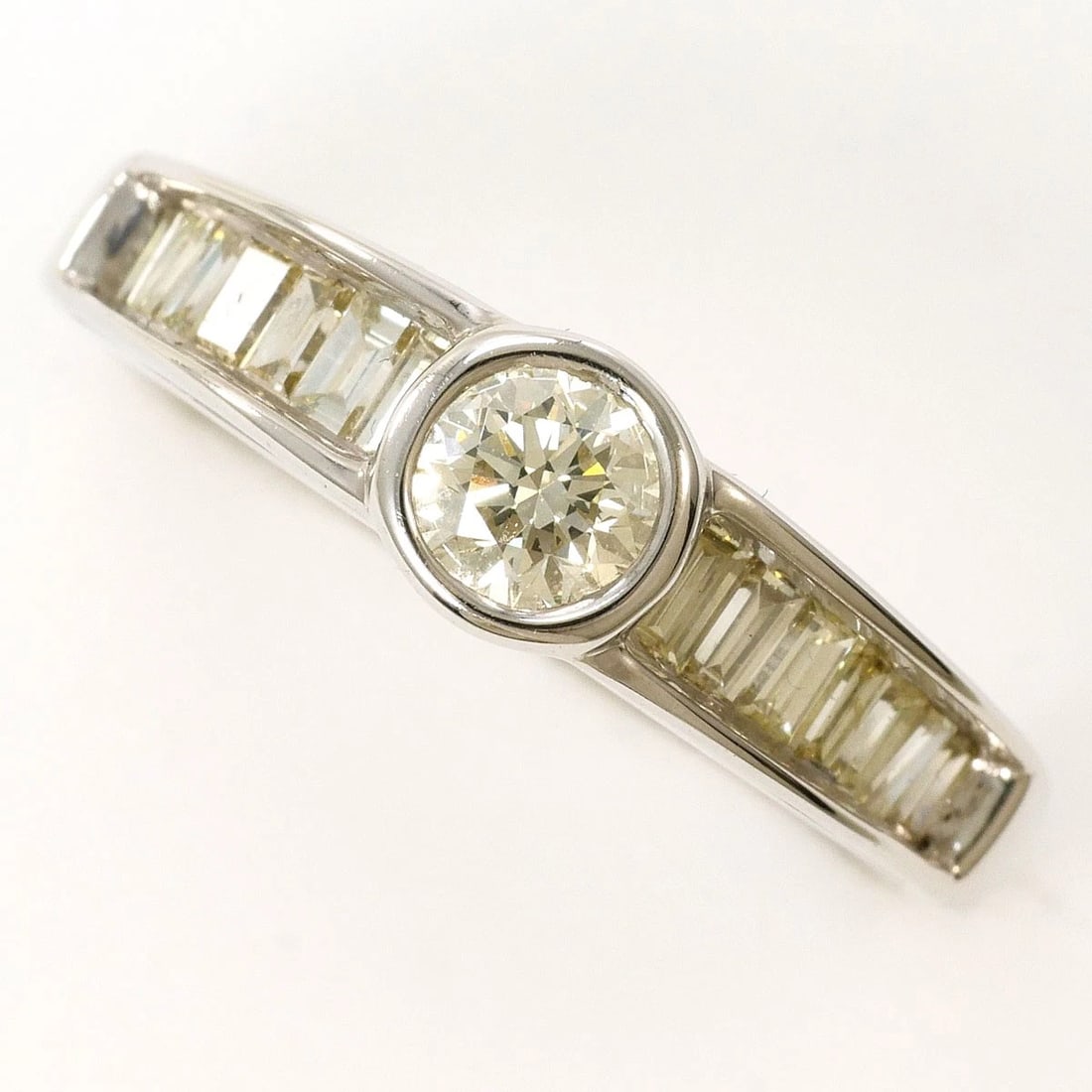 K18 18K GOLD RING YELLOW DIAMOND: K18 18k gold Ring Yellow Diamond Brand: No Brand Type/Style: Ring Material: 18k gold, Main Stone/Creation Yellow Diamond Color: Gold Size: US 5 3/4 Accessories: None Accessories Notice: When