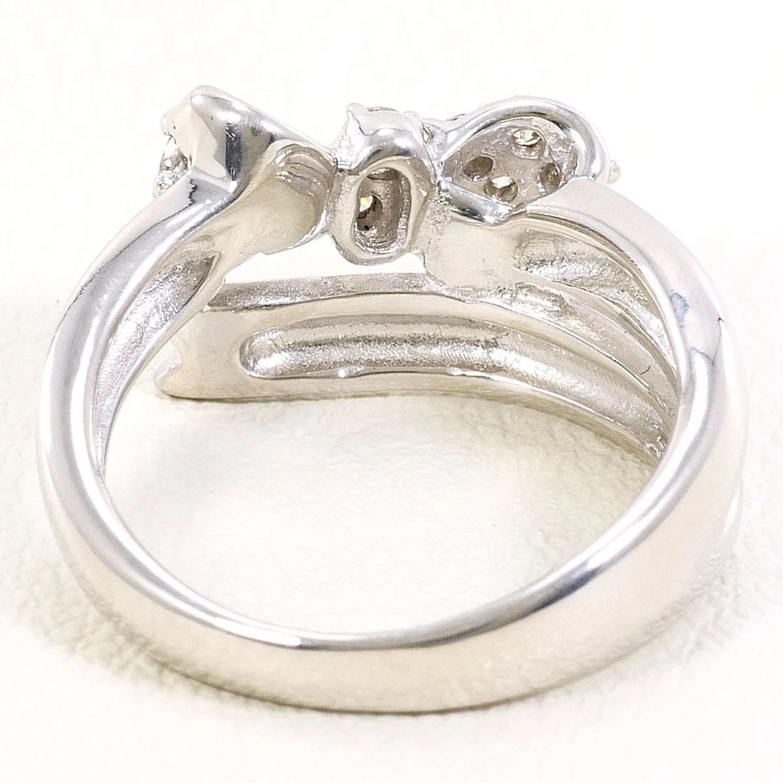 K18 18K GOLD RING DIAMOND: K18 18k gold Ring Diamond Brand: No Brand Type/Style: Ring Material: 18k gold, Main Stone/Creation Diamond Color: Gold Size: US 3 1/4 Accessories: None Accessories Notice: When purchasing pre-owned