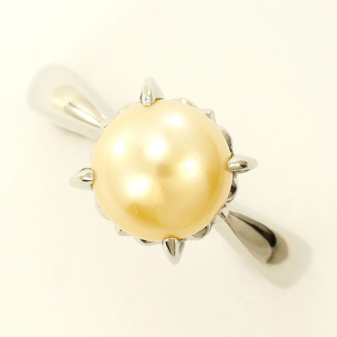 PT900 PLATINUM RING PEARL: PT900 Platinum Ring Pearl Brand: No Brand Type/Style: Ring Material: PT900 Platinum, Main Stone/Creation Cultured Pearl Color: Silver Size: US7 Accessories: None Accessories Notice: When purchasing