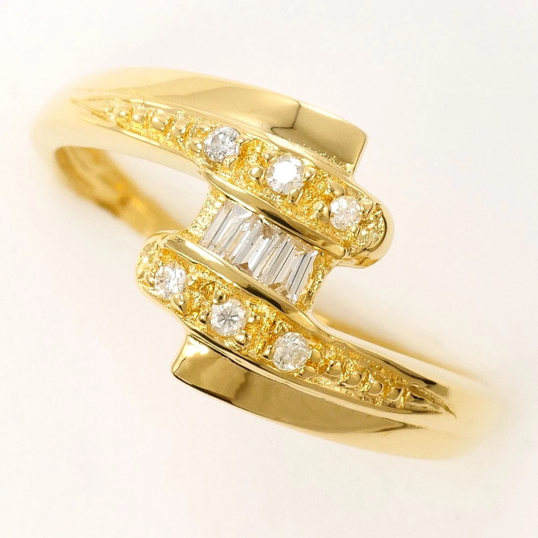 K18 18K GOLD RING DIAMOND: K18 18k gold Ring Diamond Brand: No Brand Type/Style: Ring Material: 18k gold, Main Stone/Creation Diamond Color: Gold Size: US7 Accessories: None Accessories Notice: When purchasing pre-owned goods,