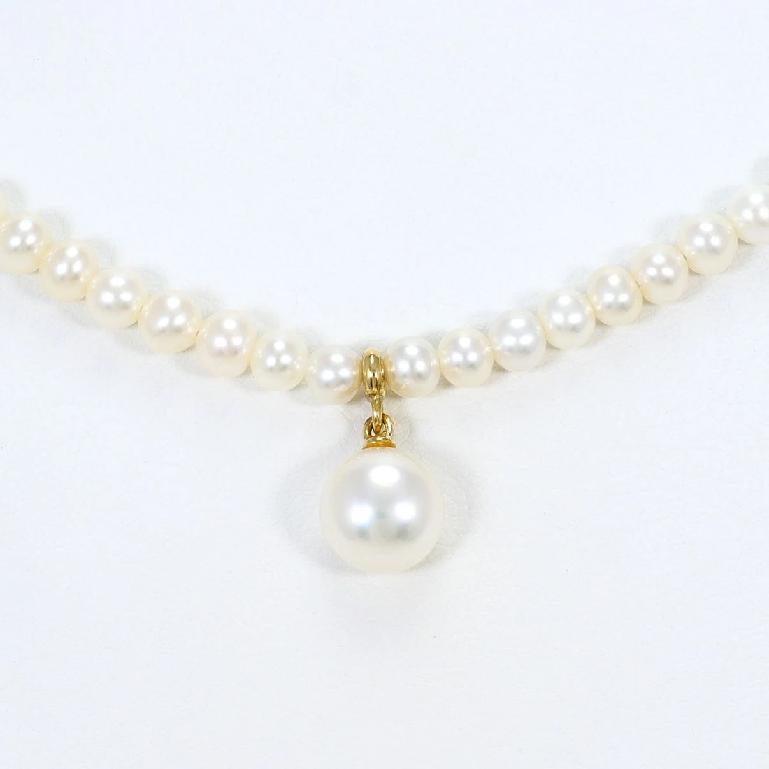 MIKIMOTO K18 18K GOLD NECKLACE PEARL: MIKIMOTO K18 18k gold Necklace Pearl Brand: MIKIMOTO Type/Style: Necklace Material: 18k gold, Main Stone/Creation Cultured Pearl Color: Gold Size: total length 41cm Accessories: None Accessories