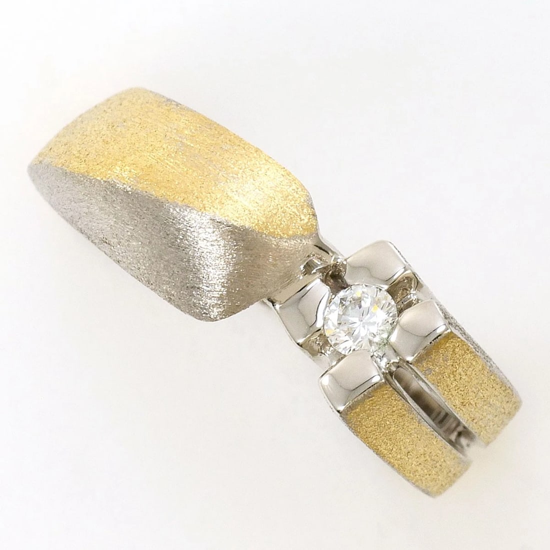 NIIMI K18 18K GOLD RING DIAMOND: Niimi K18 18k gold Ring Diamond Brand: Niimi Type/Style: Ring Material: 18k gold, Main Stone/Creation Diamond Color: Gold Size: US 4 1/4 Accessories: None Accessories Notice: When purchasing