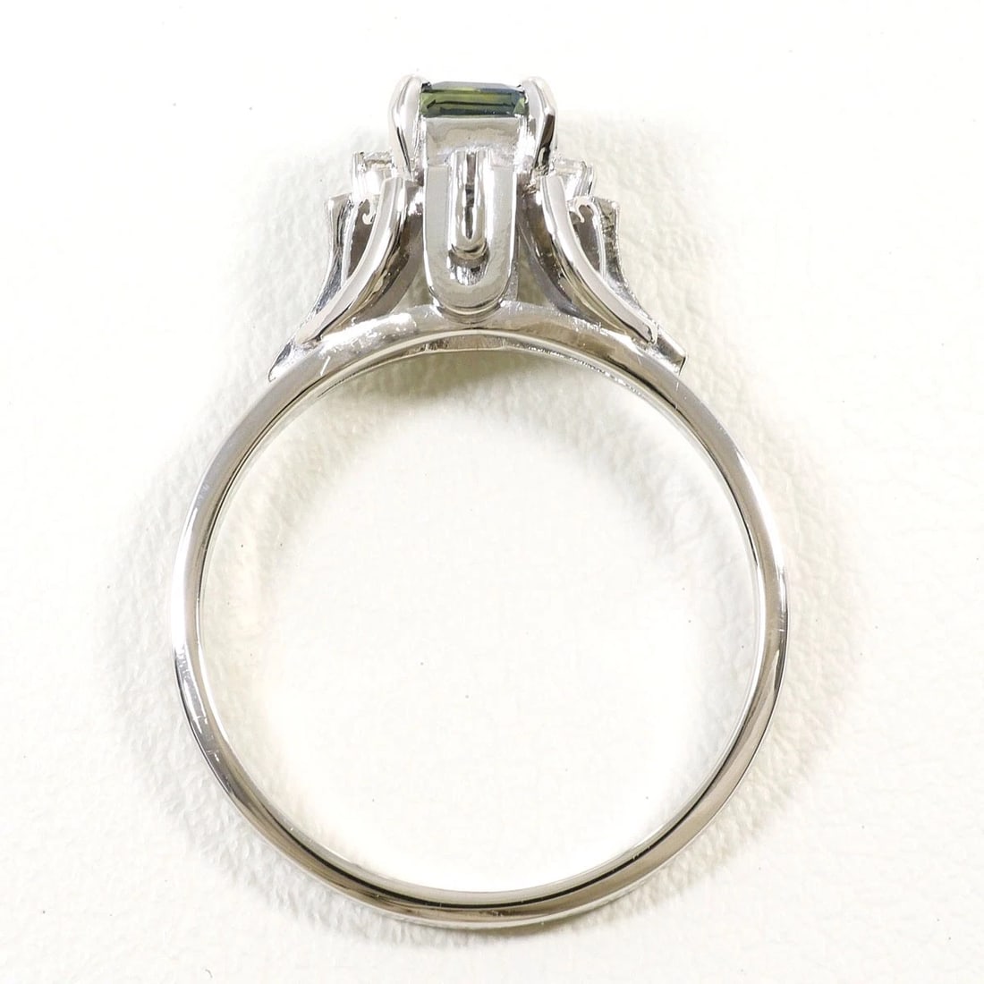 PT900 PLATINUM RING SAPPHIRE: PT900 Platinum Ring sapphire Brand: No Brand Type/Style: Ring Material: PT900 Platinum, Main Stone/Creation Sapphire Color: Silver Size: US7 Accessories: None Accessories Notice: When purchasing