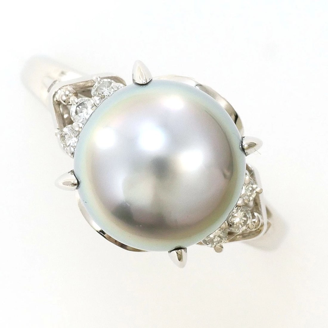PT900 PLATINUM RING PEARL: PT900 Platinum Ring Pearl Brand: No Brand Type/Style: Ring Material: PT900 Platinum, Main Stone/Creation Cultured Pearl Color: Silver Size: US 7 7/8 Accessories: None Accessories Notice: When