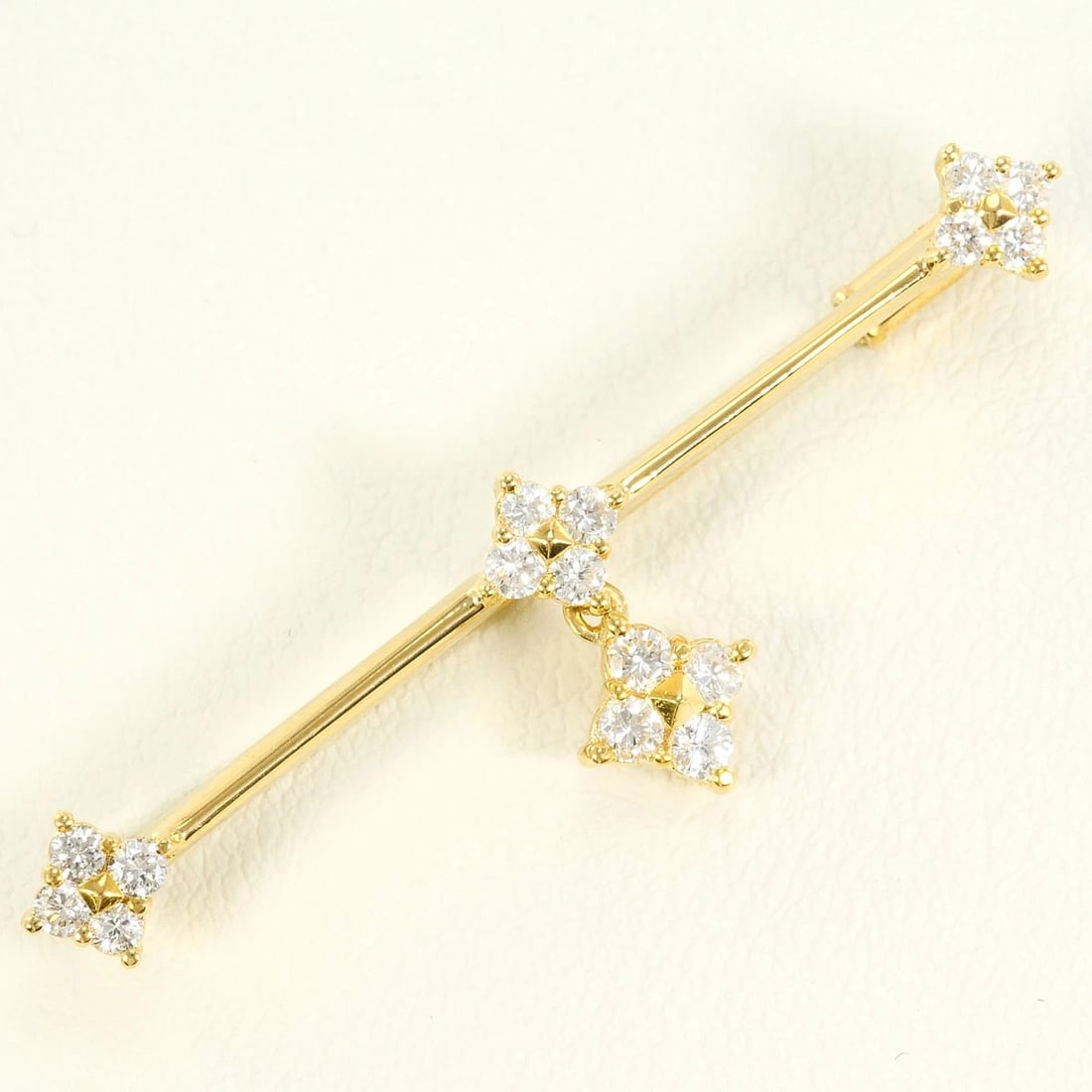 K18 18K GOLD BROOCH DIAMOND: K18 18k gold Brooch Diamond Brand: No Brand Type/Style: Brooch Material: 18k gold, Main Stone/Creation Diamond Color: Gold Size: None Accessories: None Accessories Notice: When purchasing pre-owned