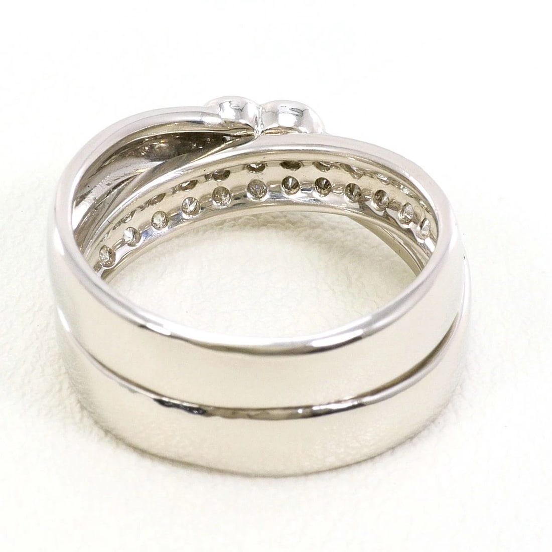 PT900 PLATINUM RING DIAMOND: PT900 Platinum Ring Diamond Brand: No Brand Type/Style: Ring Material: PT900 Platinum, Main Stone/Creation Diamond Color: Silver Size: US 5 3/4 Accessories: None Accessories Notice: When purchasing