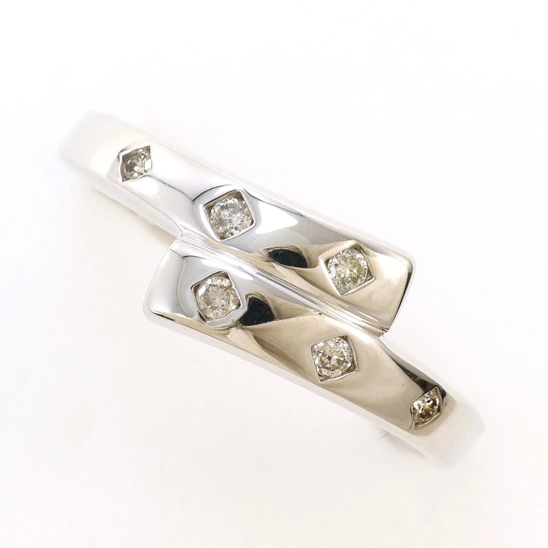 K18 18K GOLD RING DIAMOND: K18 18k gold Ring Diamond Brand: No Brand Type/Style: Ring Material: 18k gold, Main Stone/Creation Diamond Color: Gold Size: US 8 1/2 Accessories: None Accessories Notice: When purchasing pre-owned