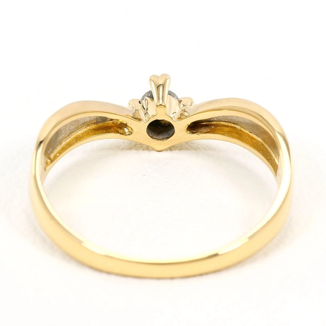 PT900 PLATINUM K18 RING DIAMOND: PT900 Platinum K18 Ring Diamond Brand: No Brand Type/Style: Ring Material: PT900 Platinum K18, Main Stone/Creation Diamond Color: Silver Size: US 6 3/4 Accessories: None Accessories Notice: When