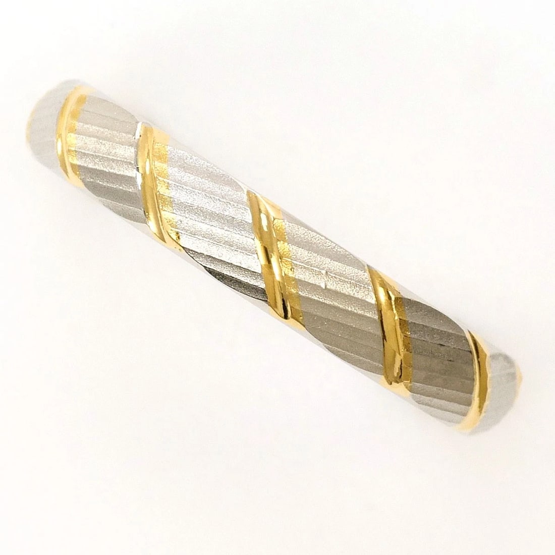 RENOMA PT900 PLATINUM K18 RING: renoma PT900 Platinum K18 Ring Brand: renoma Type/Style: Ring Material: PT900 Platinum K18 Color: Silver Size: US7 Accessories: None Accessories Notice: When purchasing pre-owned goods, please refer