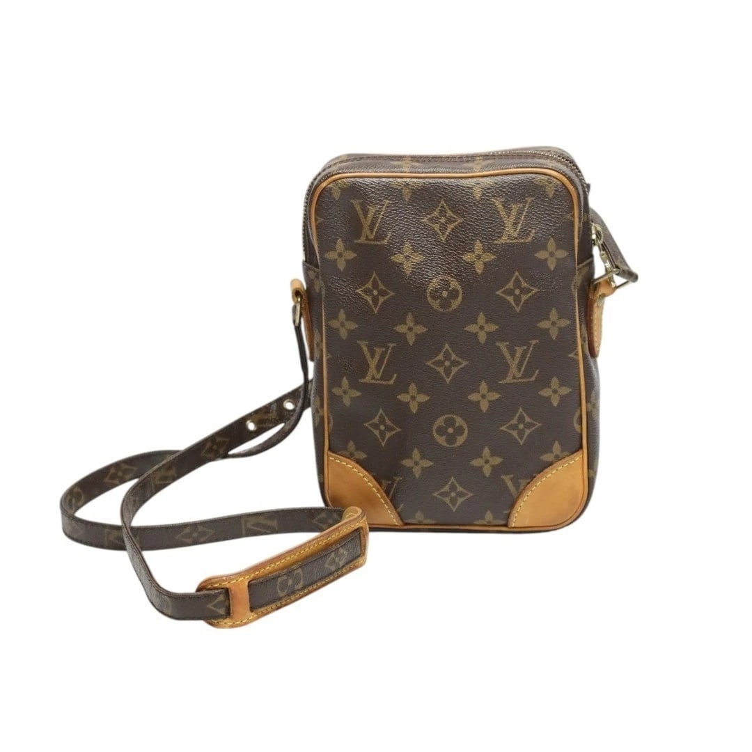 LOUIS VUITTON DUNOUVE BROWN SHOULDER BAG: Louis Vuitton Dunouve Brown Shoulder Bag Brand: Louis Vuitton Type/Style: Shoulder Bag Material: Monogram Canvas Color: Brown Size: Approximately 17.5 cm (6.9 in) W x 21.5 cm (8.5 in) H x 4 cm (1.6 in