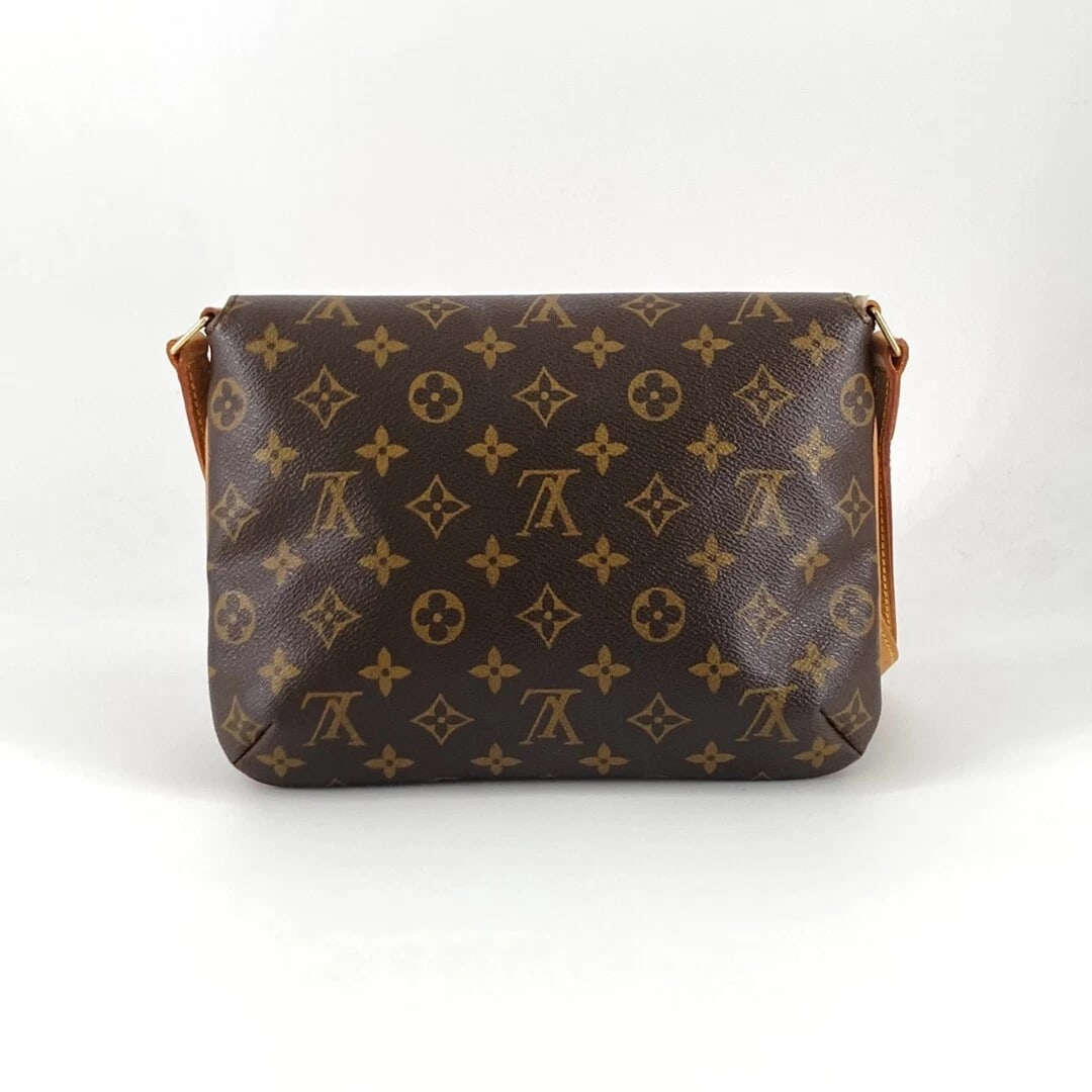 LOUIS VUITTON MUSETTE TANGO SHOULDER BAG BROWN: Louis Vuitton Musette Tango Shoulder Bag Brown Brand: LOUIS VUITTON Type/Style: Bag Material: Exterior Material Canvas Color: Brown Size: 19 cm (7.5 in) high x 25 cm (9.8 in) wide x 6 cm (2.4 in) deep