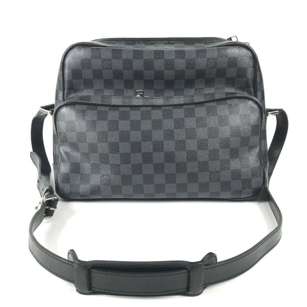 LOUIS VUITTON DAMIER GRAPHITE SHOULDER BAG: LOUIS VUITTON Damier Graphite Shoulder Bag Brand: LOUIS VUITTON Type/Style: Shoulder Bag Material: Damier Graphite Canvas Color: Black Size: Approximately 32.5 cm (12.8 in) W x 23.5 cm (9.3 in) H x