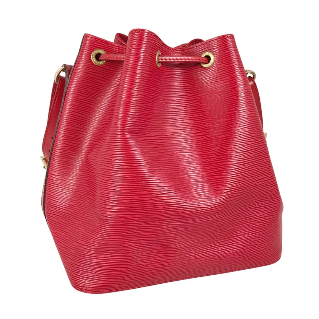 LOUIS VUITTON EPI PETIT NOE SHOULDER BAG RED: Louis Vuitton Epi Petit Noe Shoulder Bag Red Brand: LOUIS VUITTON Type/Style: Bag Material: Leather Color: Castilian Red Size: Diions: W 26 cm (10.2 in), H 26.5 cm (10.4 in), D 19 cm (7.5 in)