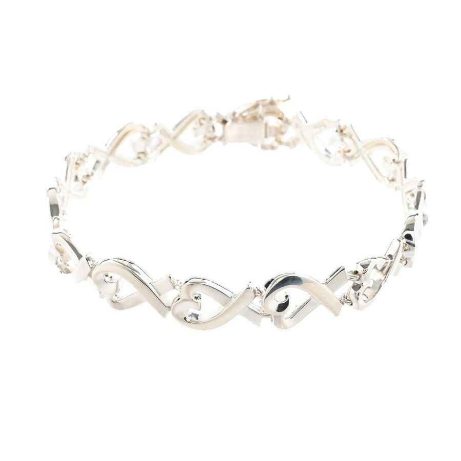 TIFFANY & CO LOVING HEART BRACELET: Tiffany & Co Loving Heart Bracelet Brand: Tiffany & Co. Type/Style: Bracelet Material: SV925 Color: Silver Size: Size: Approx. 7.7 inches (19.5 cm) / Charm approx. W0.59 x H0.39 inches (15 x 10 mm)