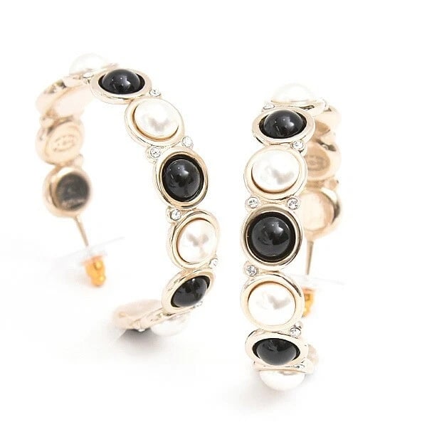 CHANEL CC LOGO FAUX PEARL RHINESTONE: Chanel CC Logo Faux Pearl Rhinestone Brand: CHANEL Type/Style: EarRings Material: Gold Plated, Main Stone/Creation Faux Pearl Color: None Size: Size: Approx. 1.64 x 0.41 inches (41.7 x 10.3 mm)