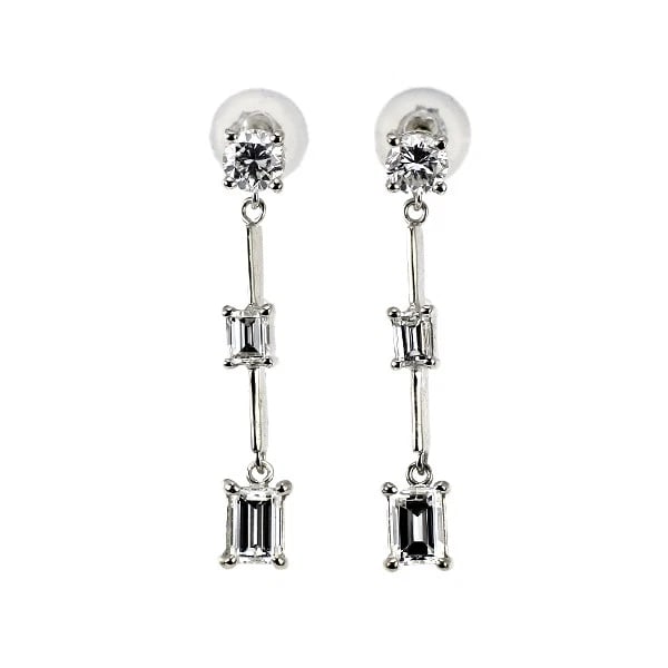 K18WG DIAMOND EARRINGS: K18WG Diamond Earrings Brand: None Type/Style: piercing Material: K18WG Color: WG Size: Length/Width/Diameter24.4 Accessories: None Accessories Notice: When purchasing pre-owned goods, please refer