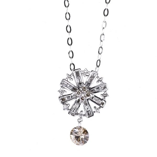 K18WG DIAMOND PENDANT NECKLACE: K18WG DIAMOND PENDANT NECKLACE Brand: None Type/Style: pendant necklace Material: K18WG Color: WG Size: Necklace: Chain Length ?44.5 Length/Width/Diameter17.2 Accessories: None Accessories Notice: