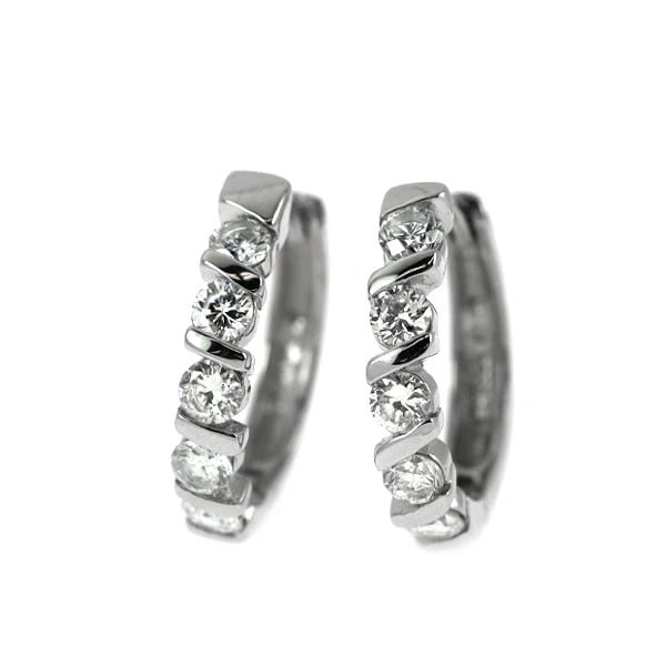 PT900 DIAMOND EARRING: Pt900 diamond earring Brand: None Type/Style: piercing Material: Pt900 Color: PT Size: Length/Width/Diameter15.2 Accessories: None Accessories Notice: When purchasing pre-owned goods, please refer to