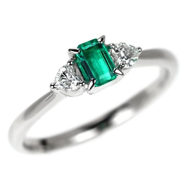 PT900 EMERALD DIAMOND RING: Pt900 emerald diamond ring Brand: None Type/Style: ring Material: Pt900 Color: none Size: 6.25 - 6.5 US Accessories: None Accessories Notice: When purchasing pre-owned goods, please refer to the