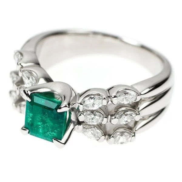 PT900 EMERALD DIAMOND RING - 2