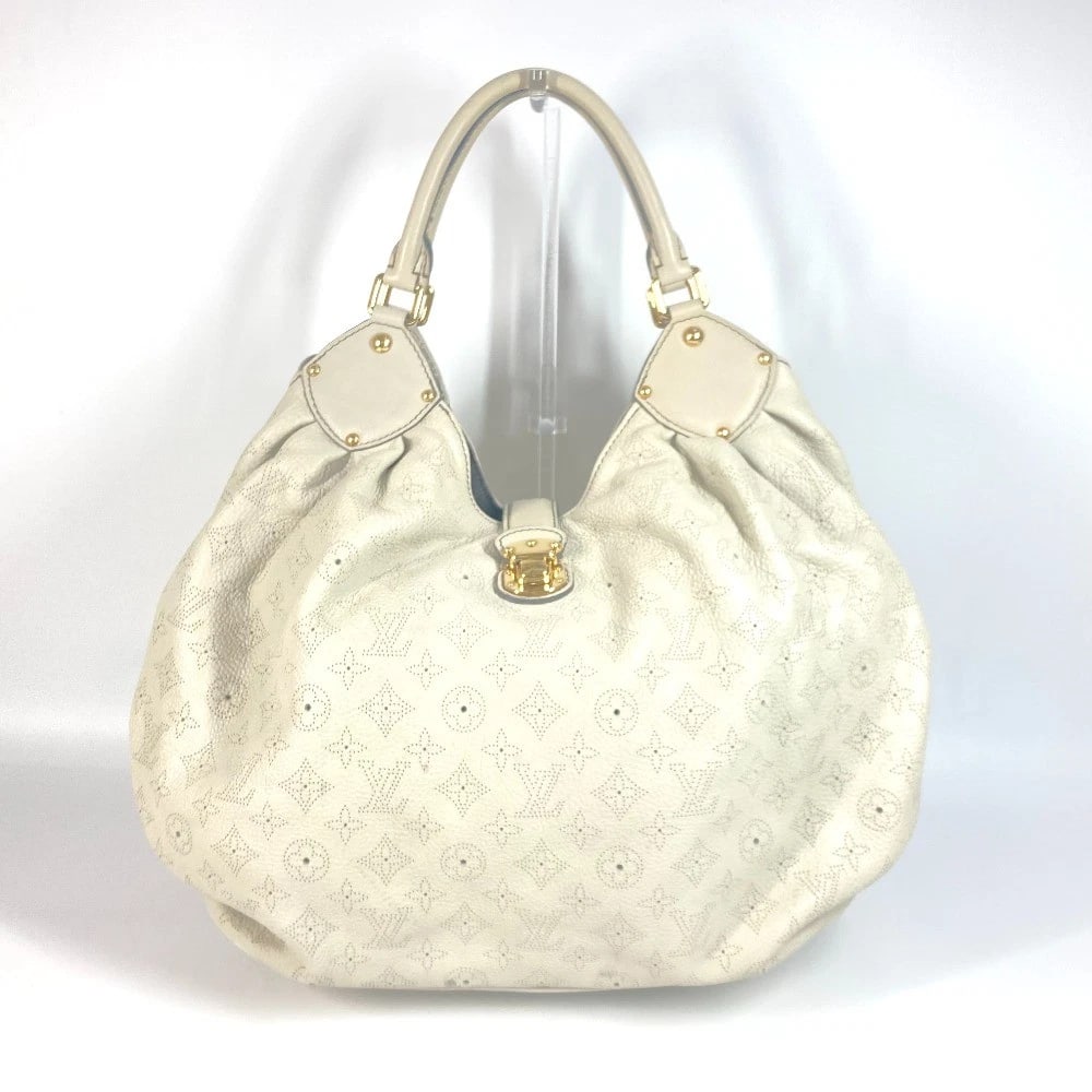 LOUIS VUITTON MONOGRAMMAHINA XL BAG: LOUIS VUITTON MonogramMahina XL Bag Brand: LOUIS VUITTON Type/Style: Shoulder Bag Material: Monogram Mahina Leather Color: Gris / BeigeBased Size: W15.7?H12.2?D7.3inch / W40cm?H31cm?D18.5cm