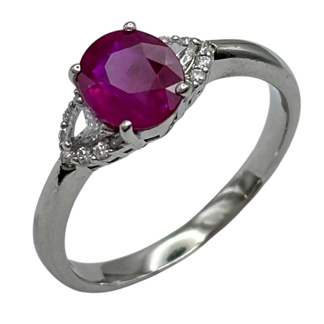 RUBY RING PLATINUM PT900: Ruby Ring Platinum Pt900 Brand: Unbranded Type/Style: Ring Material: Pt900, Main Stone/Creation Ruby Color: Platinum Size: US 10 Accessories: None Accessories Notice: When purchasing pre-o