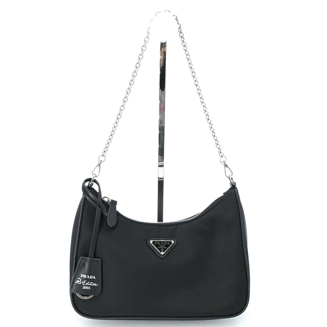 PRADA NYLON LEATHER SHOULDER HANDBAG FOR WOMEN, BLACK: PRADA Nylon Leather Shoulder Handbag for Women, Black Brand: Prada Type/Style: Handbag, Shoulder bag Material: Nylon Color: Black Size: (HxWxD) 16cm x 22cm x 5.5cm / 6.29'' x 8.66'' x 2.16'' Acces