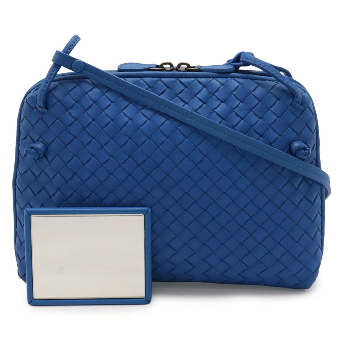 BOTTEGA VENETA INTRECCIATO NODINI SHOULDER BAG POCHETTE IN BLUE: BOTTEGA VENETA Intrecciato Nodini Shoulder Bag Pochette in Blue Brand: Bottega Veneta Type/Style: Pochette, Shoulder bag Material: Leather Color: Blue Size: (HxWxD)19cm x 24cm x 5.5cm / 7.48'' x 9.44'