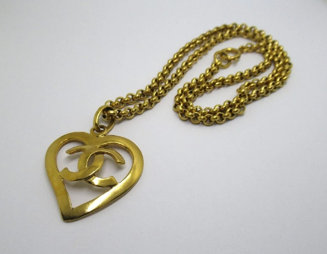 CHANEL NECKLACE COCO MARK GOLD PLATED: CHANEL Necklace Coco Mark Gold Plated Brand: CHANEL Type/Style: Necklace Material: GP, Color: gold Size: Top: Width/approx. 3.8cm x Height/approx. 4cm Chain: approx. 59cm Accessories: None