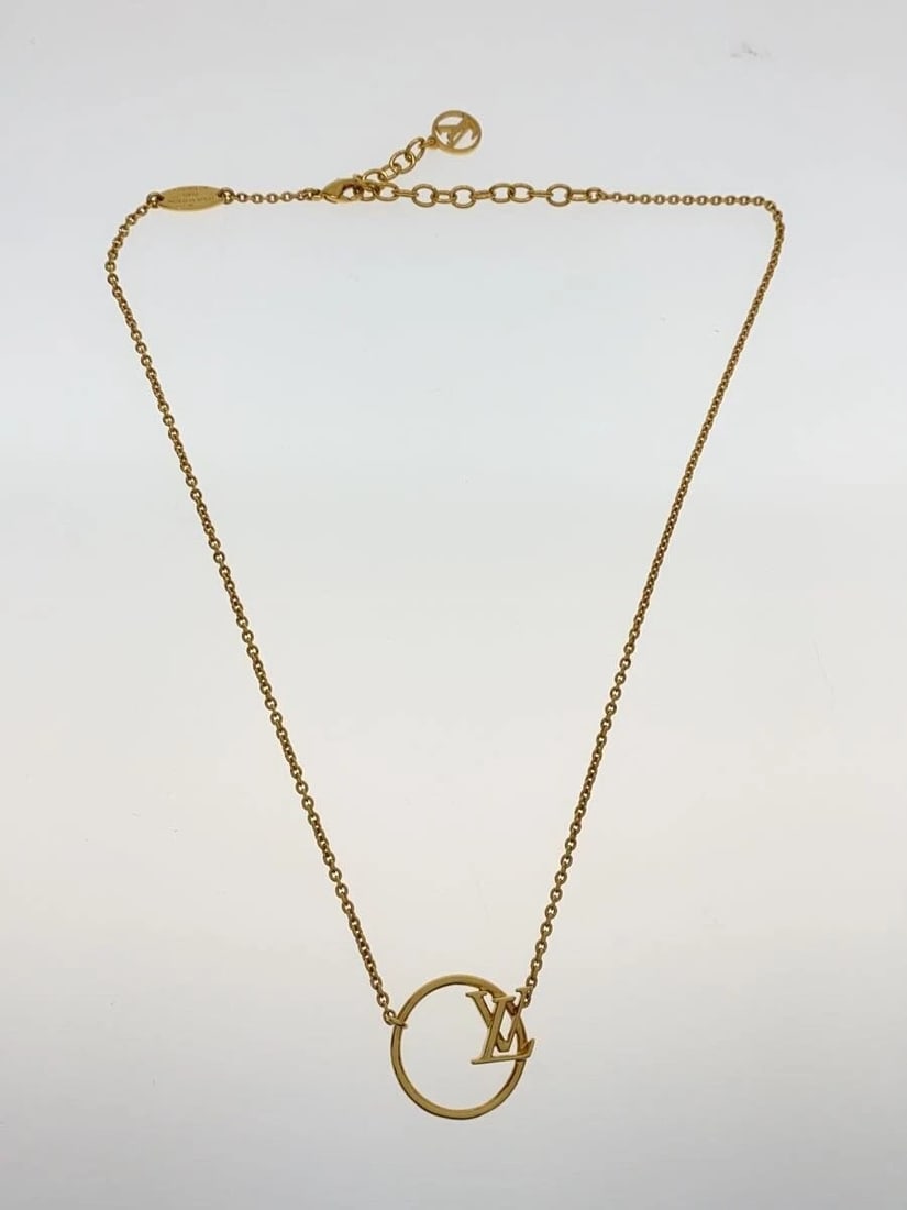 LOUIS VUITTON NECKLACE GOLD ROUND: LOUIS VUITTON Necklace Gold Round Brand: Louis Vuitton Type/Style: Pendant Material: None, Color: Gold Size: Actual Size [Necklace] Length: 41 / Length: 2 / Width: 2 Accessories: None Accessories