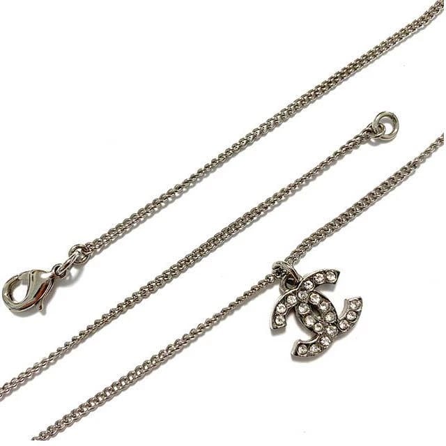 CHANEL COCO MARK RHINESTONE NECKLACE PENDANT CLEAR COLOR SILVER: CHANEL Coco Mark Rhinestone Necklace Pendant Clear Color Silver Brand: CHANEL Type/Style: Necklace Material: Rhinestone, Color: Silver ? Clear Size: Chain length 42.5 cm, Top width 1.4 x Height 1.3 cm