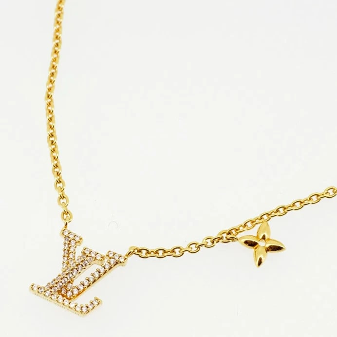 LOUIS VUITTON NECKLACE GP GOLD: LOUIS VUITTON Necklace GP Gold Brand: Louis Vuitton Type/Style: Necklace Material: GP, Color: GOLD Size: Length: adjustable from 40 cm-45 cm Motif size: 1.2 cm Accessories: None Accessorie