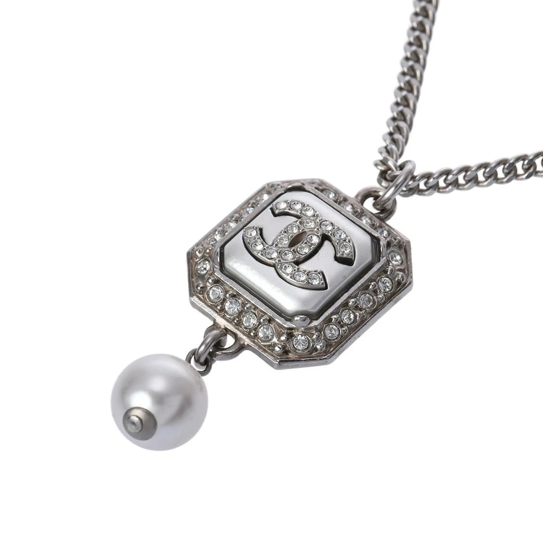 CHANEL SQUARE SILVER / WHITE METAL / CRYSTAL / RESIN PEARL NECKLACE (1 of 6)