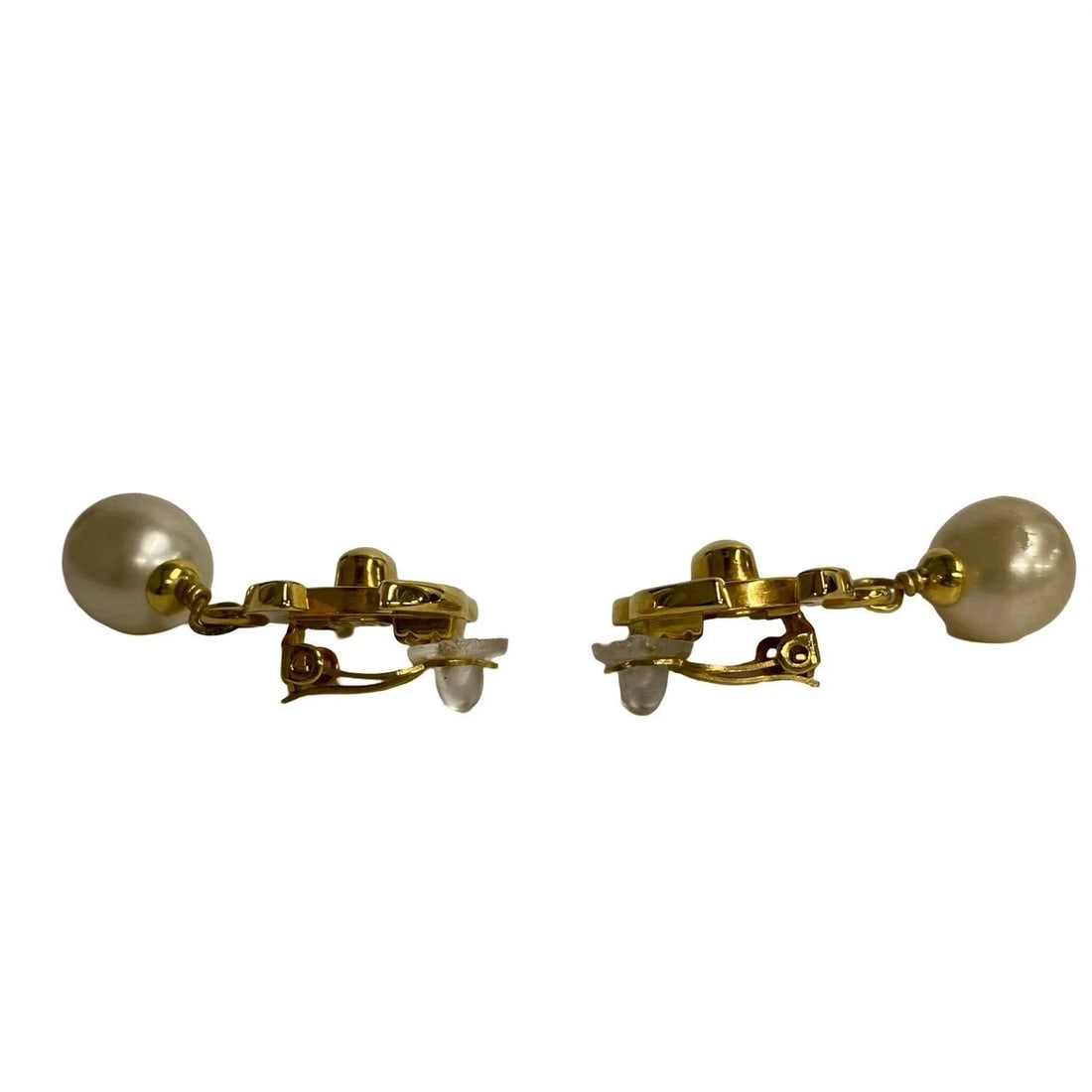 CHANEL MOTIF GP PEARL EARRINGS GOLD PLATED (1 of 2)