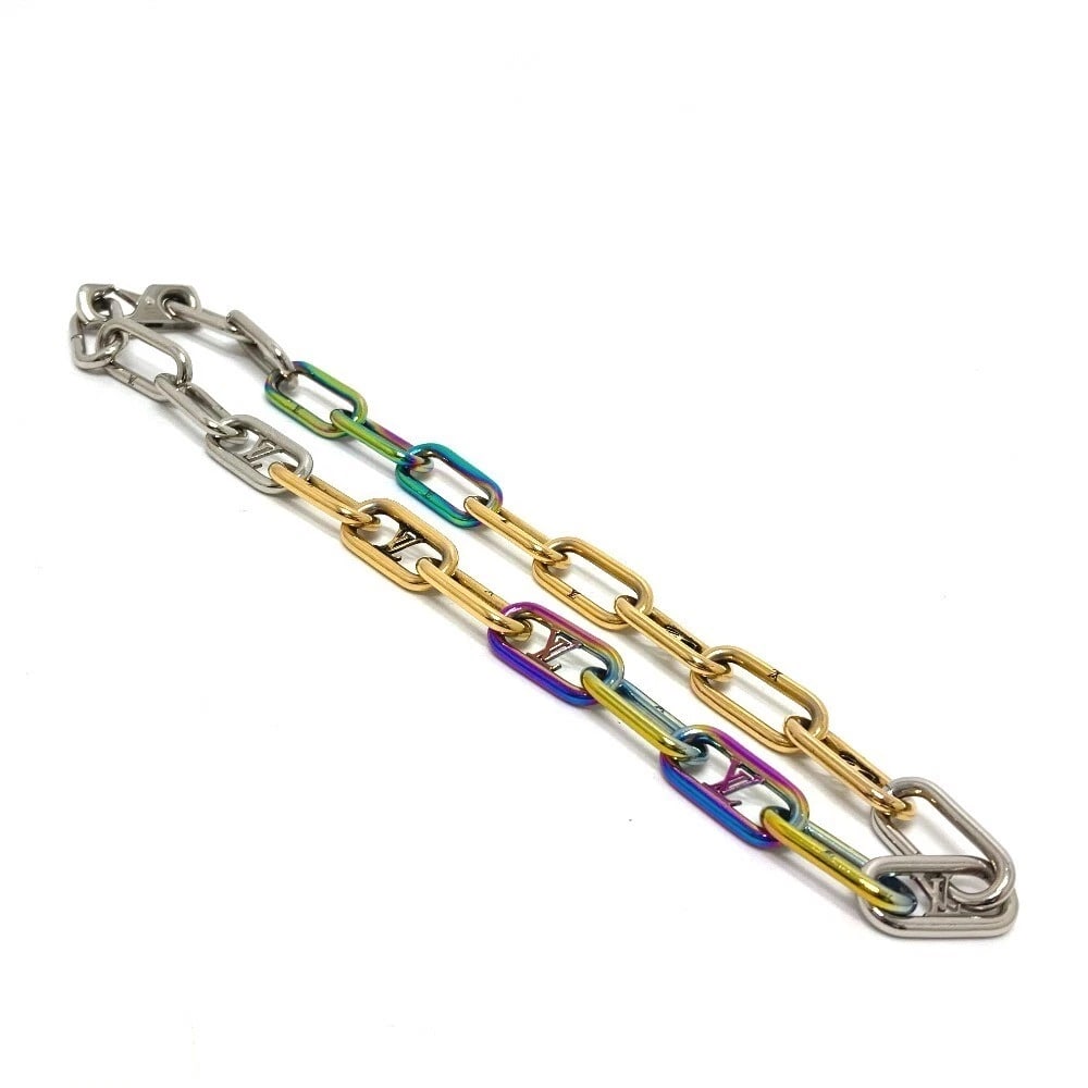 LOUIS VUITTON NECKLACE COLLIER SIGNATURE METAL MULTICOLOR: LOUIS VUITTON Necklace Collier Signature Metal Multicolor Brand: Louis Vuitton Type/Style: Necklace Material: Metal, Color: multi Size: Total length: 46cm Top W25mm x H13mm Accessories: None <