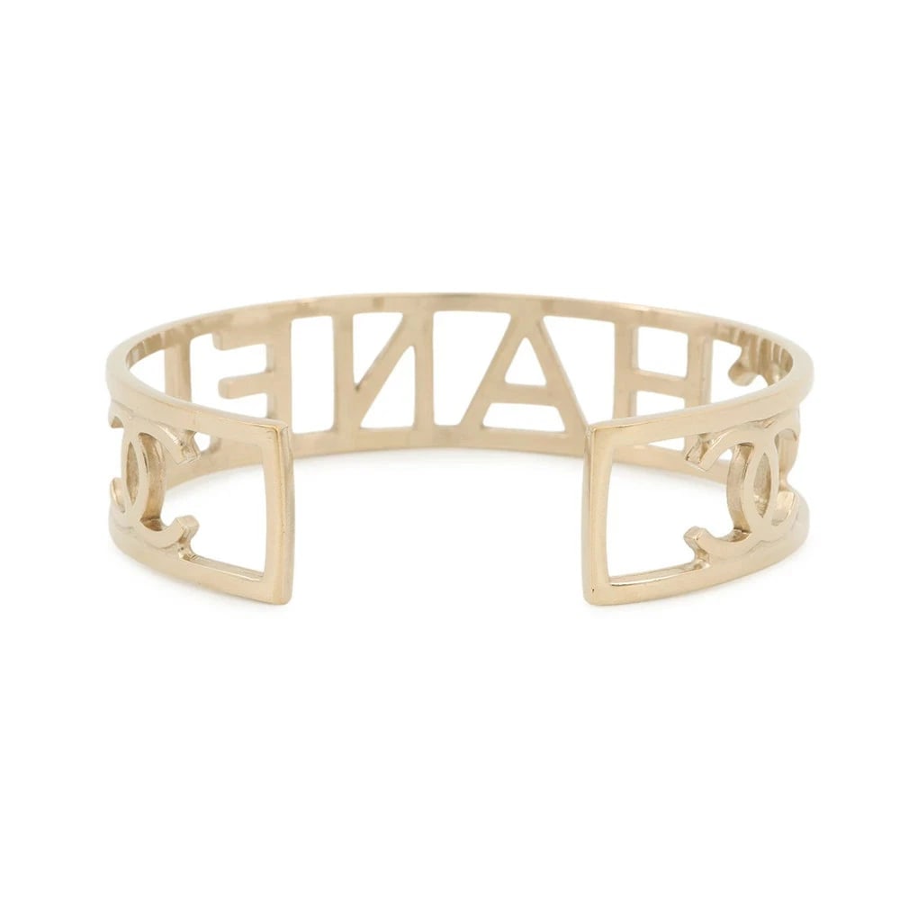 CHANEL BRACELET COCO MARK OPENWORK BANGLE: Chanel Bracelet Coco Mark Openwork Bangle Brand: CHANEL Type/Style: Bracelet Material: GP, Color: Gold Size: Wrist circumference approx. 17cm Width: 1.5cm Accessories: None Accessories Not