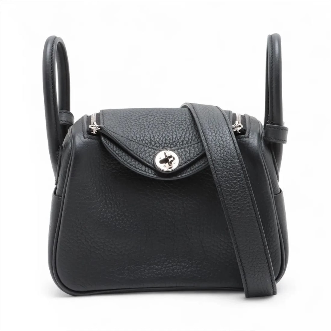 HERMES LINDY MINI 20 TAURILLON CLEMENCE BLACK: Hermes Lindy mini 20 Taurillon Clemence Black Brand: Hermes Type/Style: Shoulder bag Material: Taurillon Clemence Color: Black Size: Height:5.1inchLength:7.1inchDepth:3.9inch Accessories: None