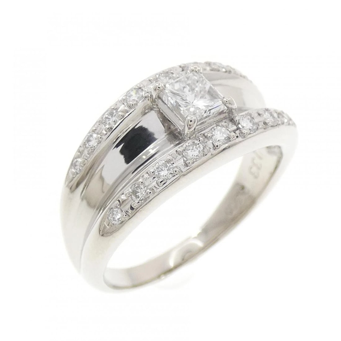 PT900 DIAMOND RING: PT900 Diamond Ring Brand: Unbranded Type/Style: Diamond Ring Material: Platinum900, Color: Platinum Size: US 6 1/4 Accessories: None Accessories Notice: When purchasing pre-owned goods, pl