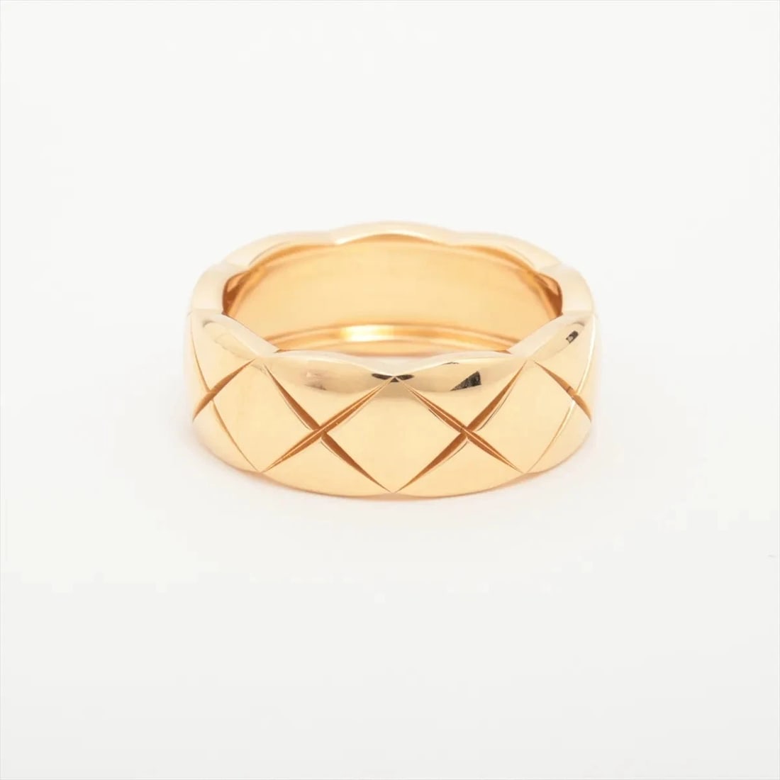 CHANEL COCO CRUSH RING 750(YG): Chanel Coco Crush Ring 750(YG) Brand: Chanel Type/Style: Ring Material: 750(YG), Color: YG Size: 4.75 - 5 US Accessories: None Accessories Notice: When purchasing pre-owned goods, please r