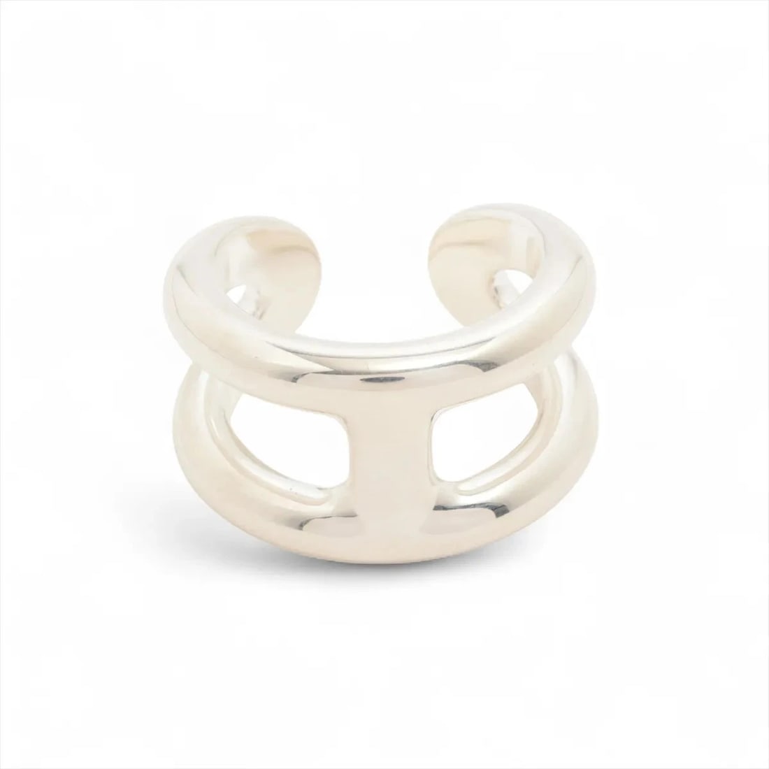 HERMES OSMOZ PM RING: Hermes Osmoz PM Ring Brand: Hermes Type/Style: Ring Material: 925, Color: Silver Size: 6.25 - 6.5 US Accessories: None Accessories Notice: When purchasing pre-owned goods, please refer to